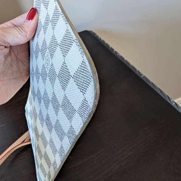 Checkered Wristlet Pochette - Picture 8 of 8